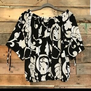 Old Navy black and white floral loose blouse